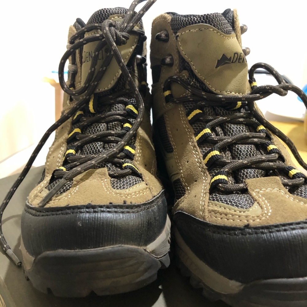 Hiking 🥾 shoes for youth
